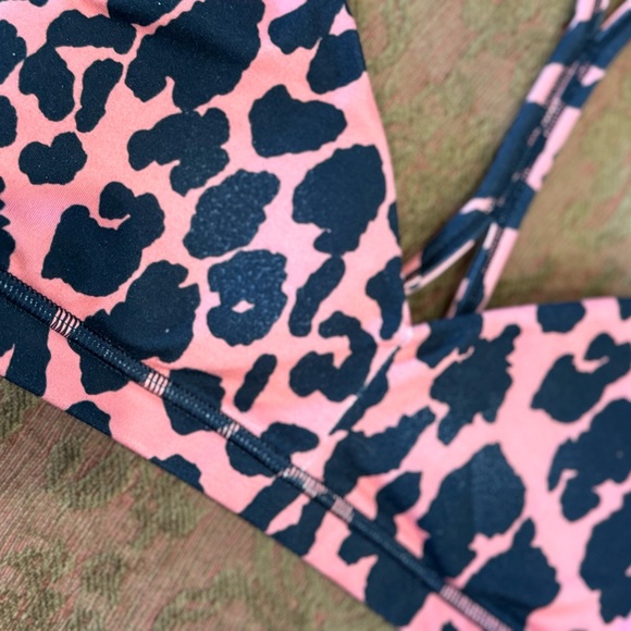 Coral leopard print Fleo workout bra. Size small. - Picture 2 of 2